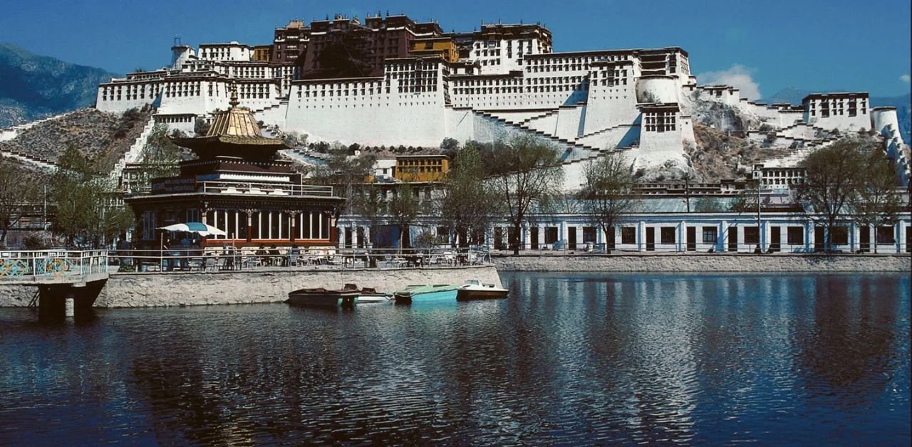 Chongqing Airlines Lhasa Office in China